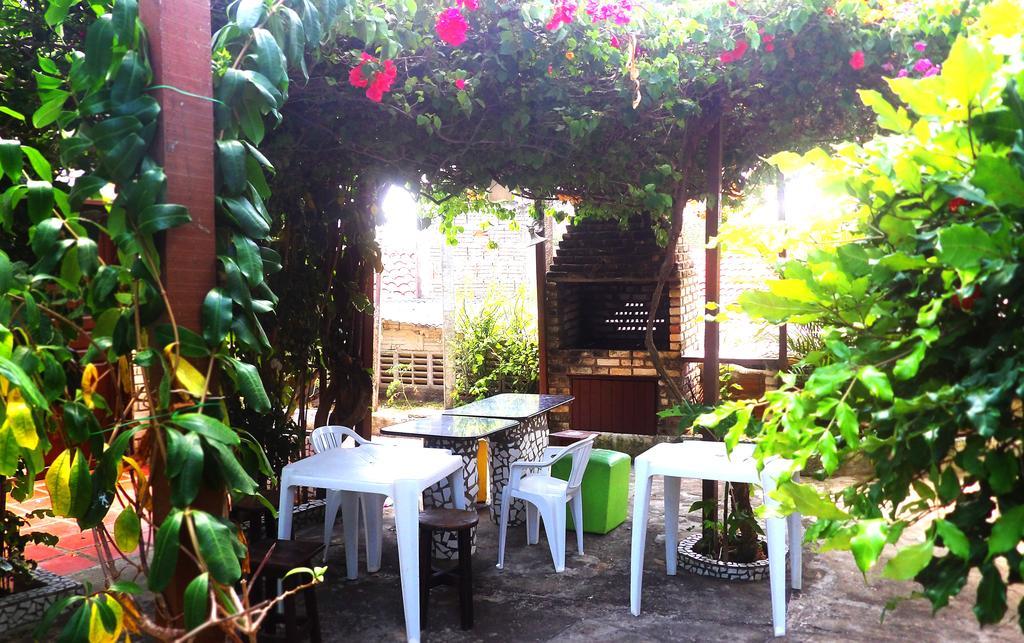 Media Veronica Hostel Suites Pipa Ares Bilik gambar